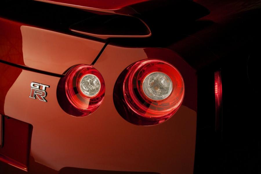  Nissan GT-R 2015 года  (фото 9 из 56)